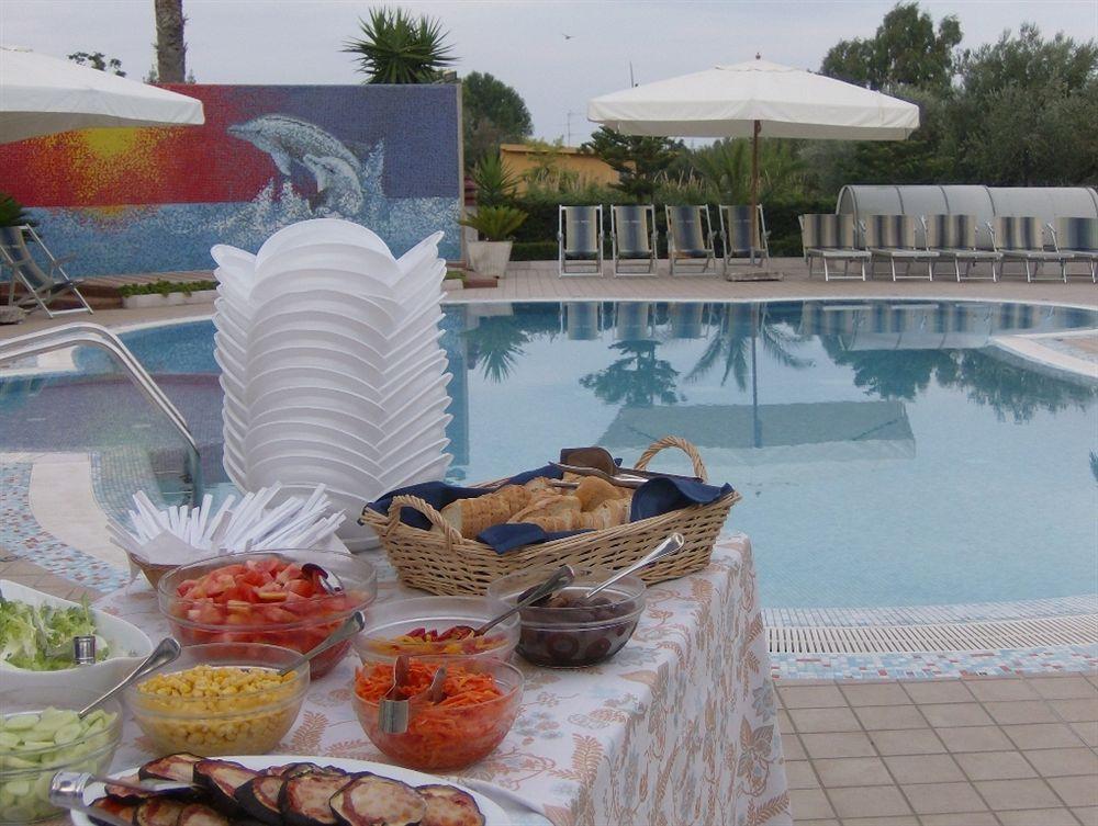 Hotel Marina Roseto Degli Abruzzi Buitenkant foto