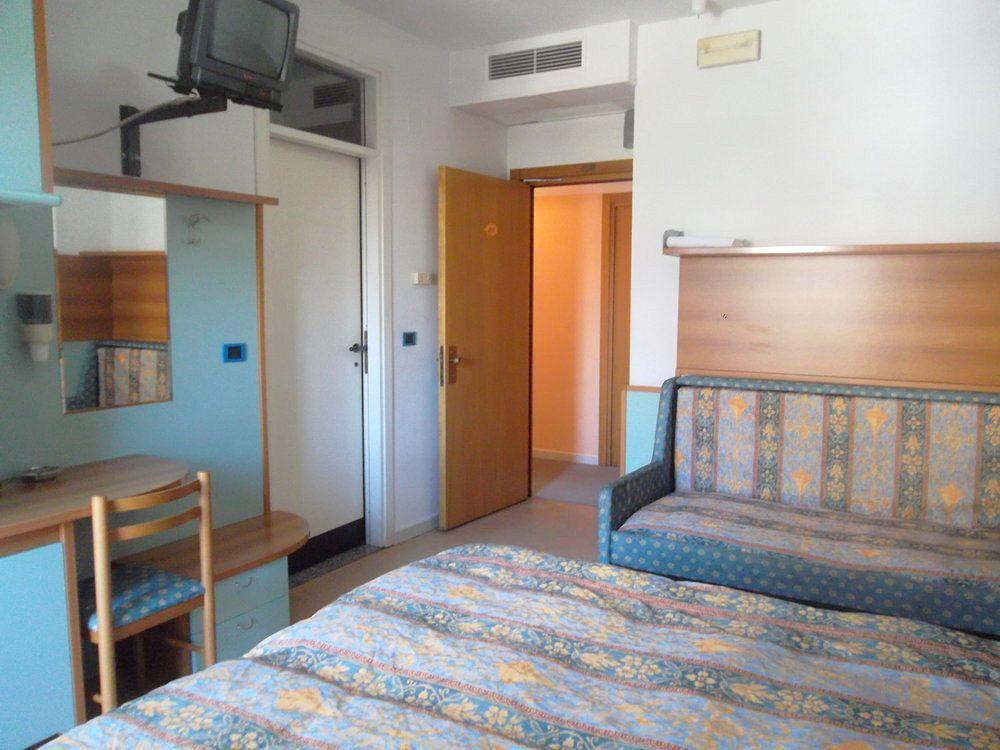 Hotel Marina Roseto Degli Abruzzi Buitenkant foto