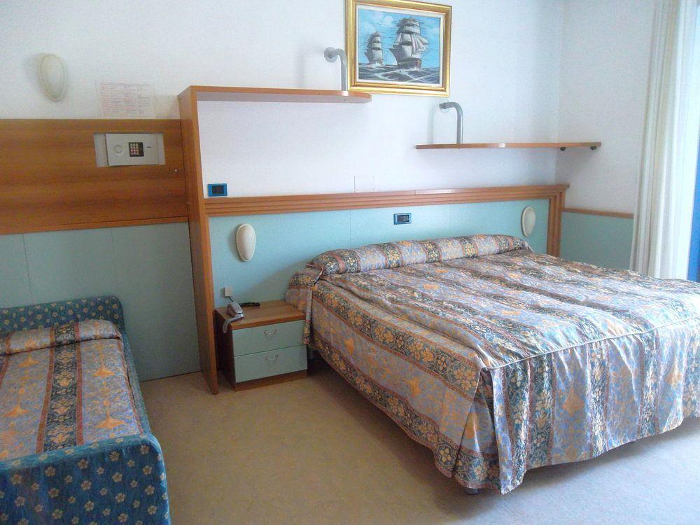 Hotel Marina Roseto Degli Abruzzi Buitenkant foto