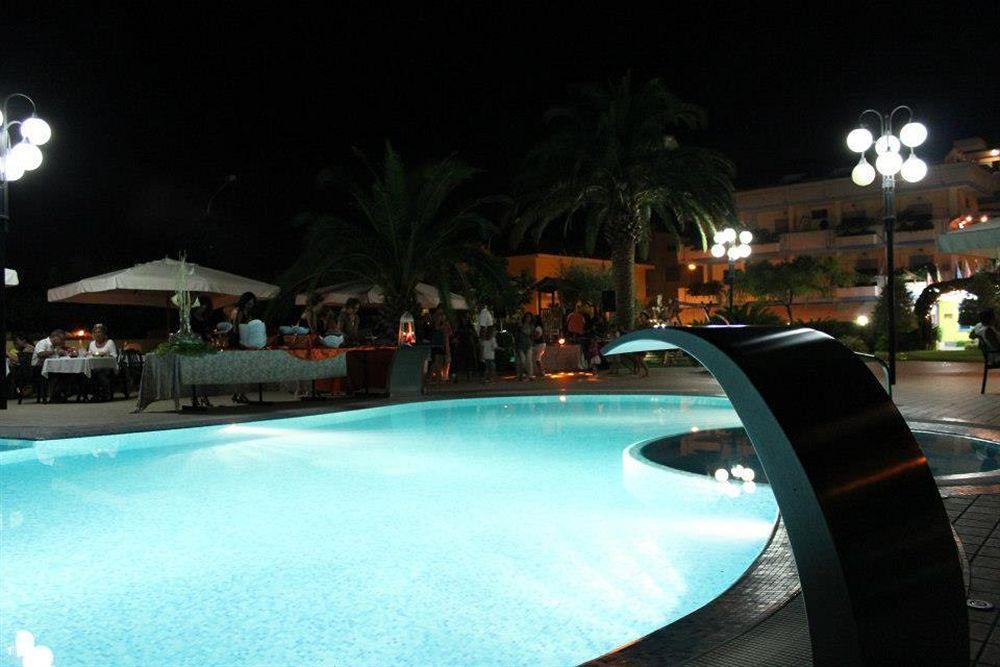Hotel Marina Roseto Degli Abruzzi Buitenkant foto