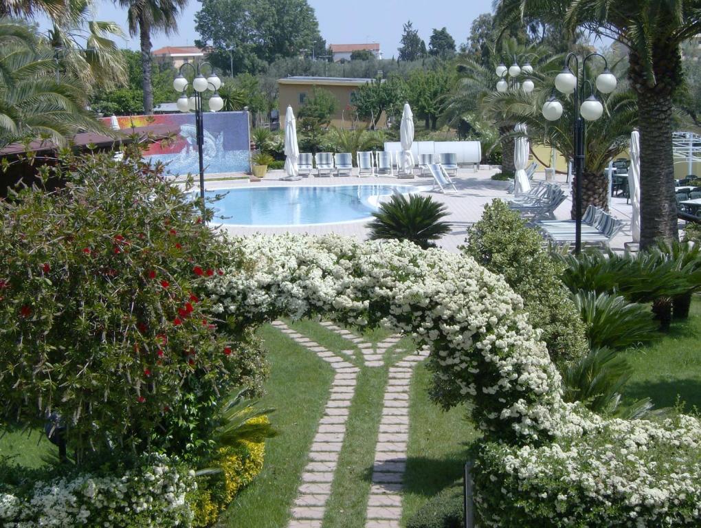 Hotel Marina Roseto Degli Abruzzi Buitenkant foto