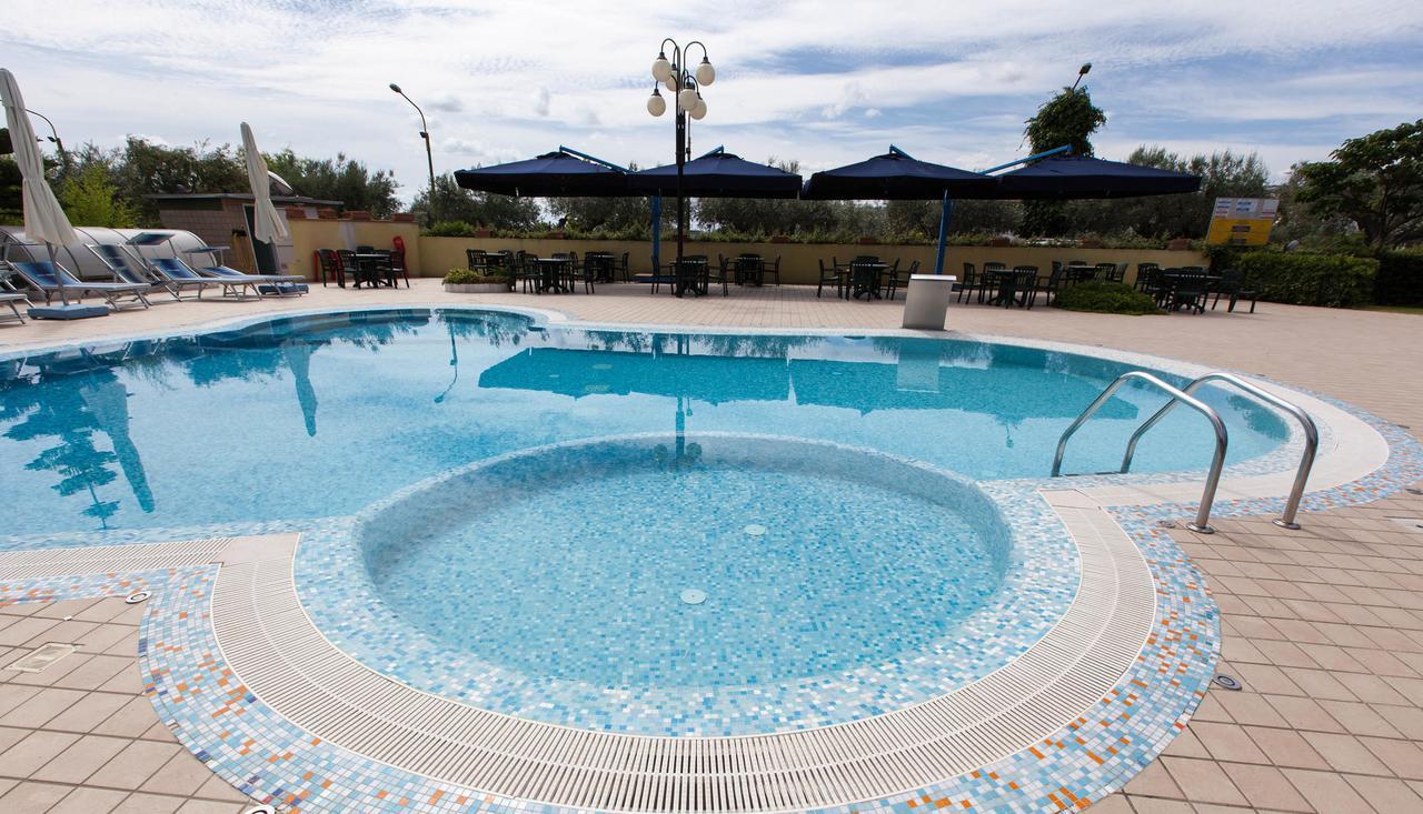 Hotel Marina Roseto Degli Abruzzi Buitenkant foto