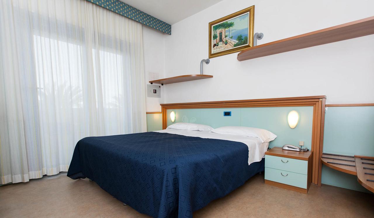 Hotel Marina Roseto Degli Abruzzi Buitenkant foto