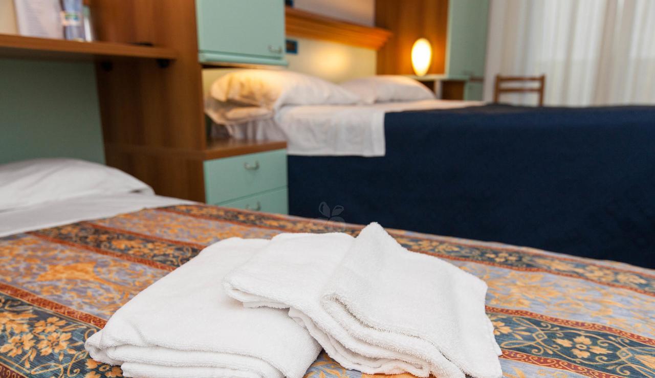 Hotel Marina Roseto Degli Abruzzi Buitenkant foto
