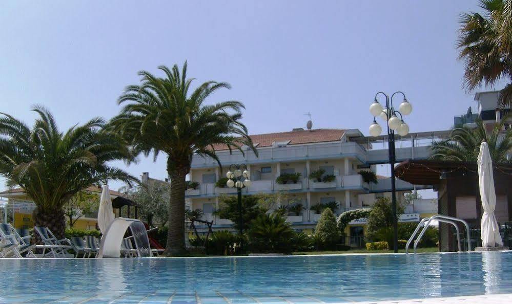 Hotel Marina Roseto Degli Abruzzi Buitenkant foto