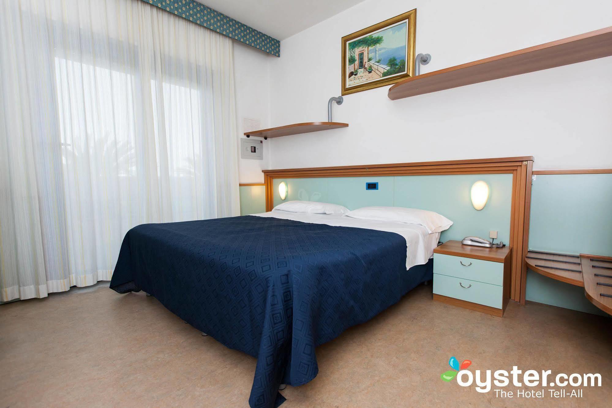 Hotel Marina Roseto Degli Abruzzi Buitenkant foto