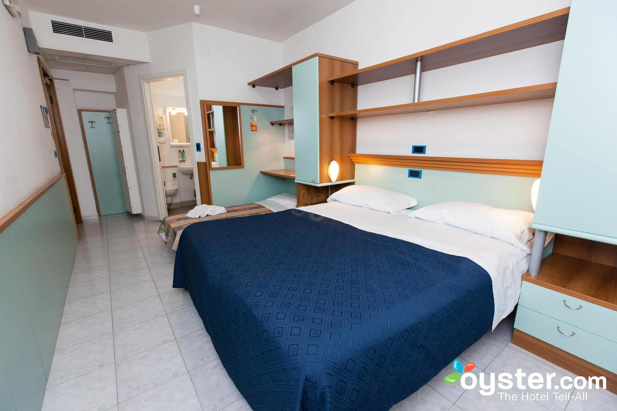 Hotel Marina Roseto Degli Abruzzi Buitenkant foto