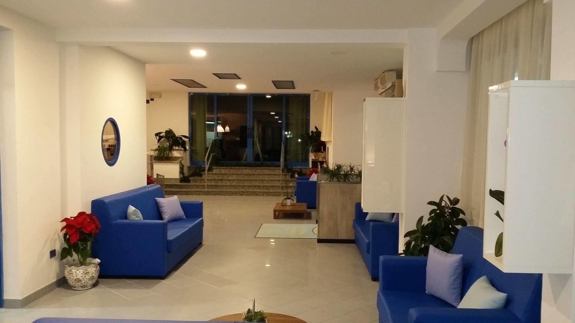 Hotel Marina Roseto Degli Abruzzi Buitenkant foto