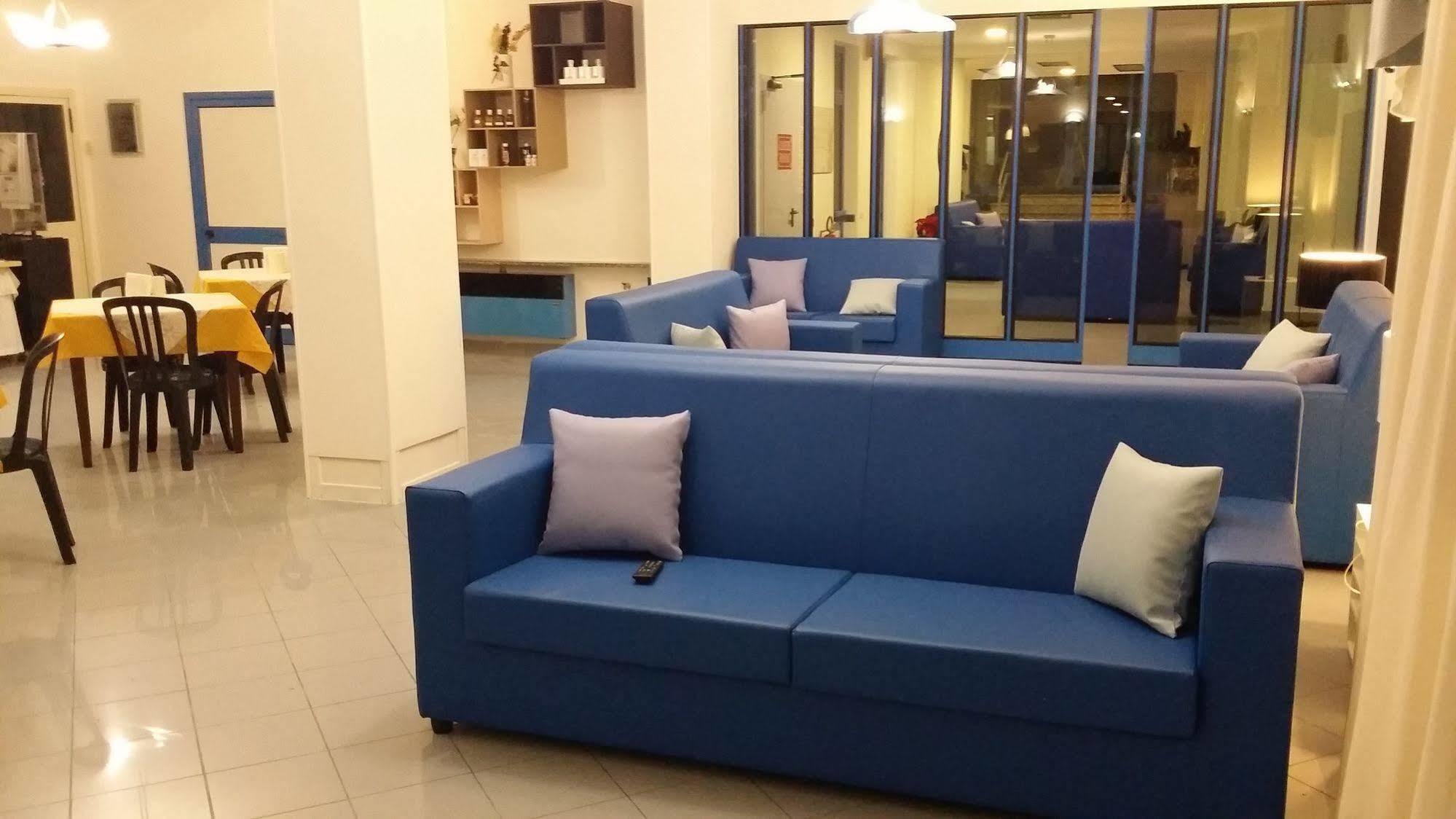 Hotel Marina Roseto Degli Abruzzi Buitenkant foto