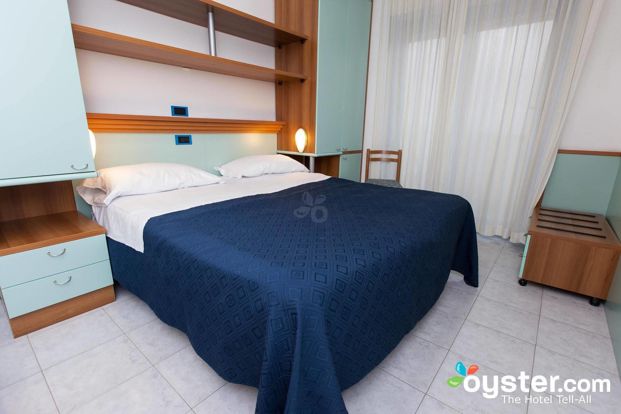 Hotel Marina Roseto Degli Abruzzi Buitenkant foto