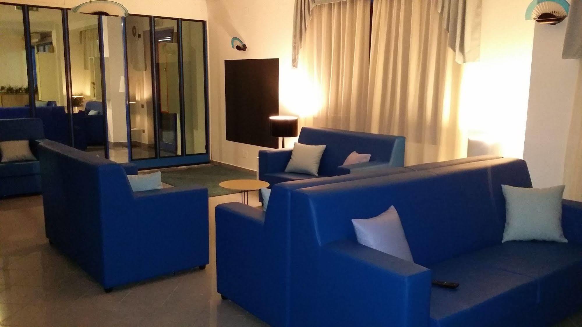 Hotel Marina Roseto Degli Abruzzi Buitenkant foto