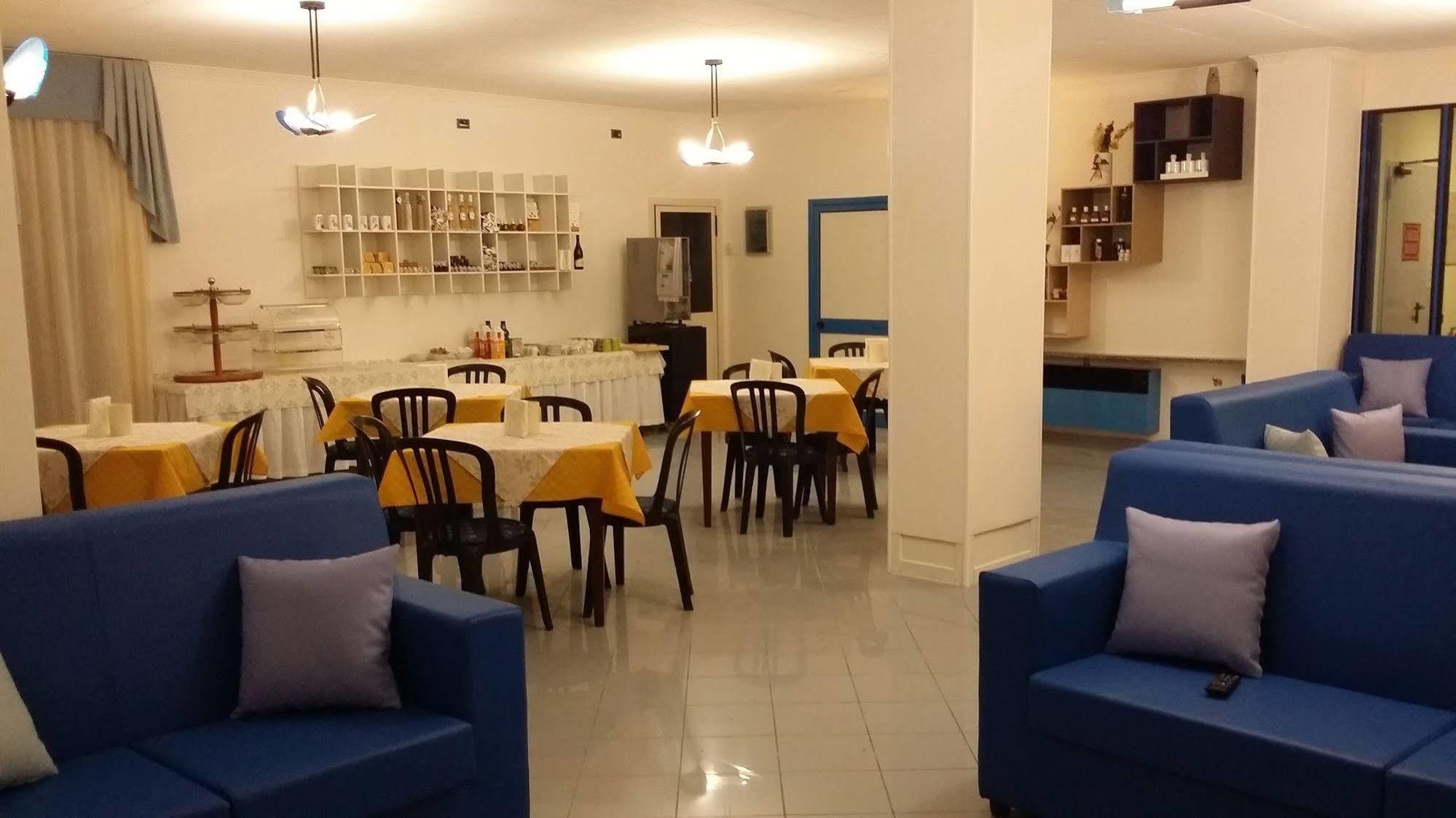Hotel Marina Roseto Degli Abruzzi Buitenkant foto