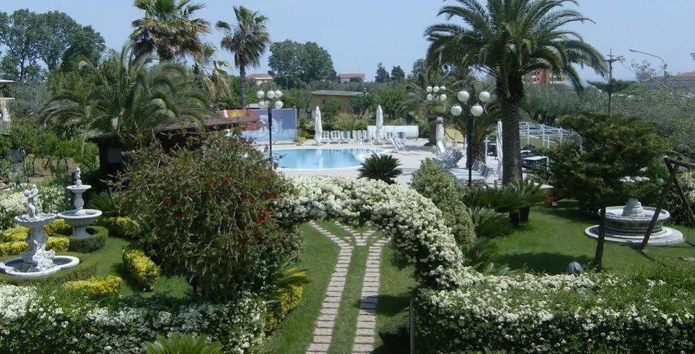 Hotel Marina Roseto Degli Abruzzi Buitenkant foto